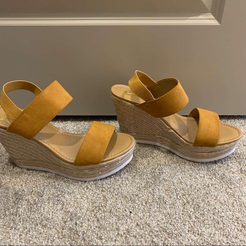 Mustard Wedges - Picture 3 of 8
